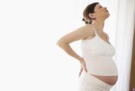 Cómo tratar el dolor de espalda después de una caída, durante el embarazo y durante accidentes.