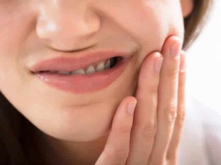 Cómo tratar el herpes labial en la boca, nariz y labios, cara y lengua