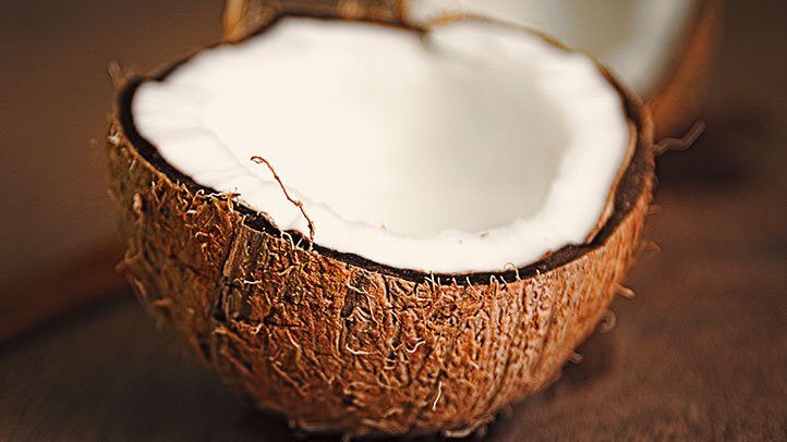 suceden cosas para la piel y la salud si bebe agua de coco todos los días